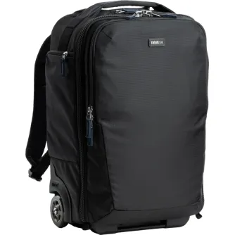 Izturīgs melns Think Tank Airport Essentials rullīšu mugursoma ar 80 mm ritenīšiem, sānu tripoda stiprinājumiem un rokas bagāžas izmēru kamerām, objektīviem un klēpjdatoriem
