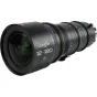Laowa Ultima S35 12-120mm T4 Zoom lēca ar ARRI PL montāžu, ar detalizētu fokusu, diafragmu un zoom gredzeniem ar metriskiem un imperiāliem marķējumiem, kā arī '8K ULTRA HD' uzlīmi.