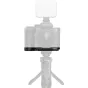SmallRig 6705 Pājas plaknīca Sony Alpha 7R VI, ar ergonomisku rokturi, aizsargiem un Arca-Swiss ātrās atbrīvošanas saderību, uzstādīta uz SmallRig statīva.