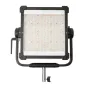 Aputure Nova II 1x1 панельный свет с регулируемым белым светом от 1,800 до 20,000 K, с черным корпусом, двумя боковыми ручками и серебряной опорной трубкой. Передняя панель оснащена сеткой красных, зеленых и синих светодиодов, а
