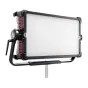 Aputure Nova II 2x1 панельный свет с черной рамой, красными вентиляционными решетками, регулируемой ручкой и серебряным крепежным полюсом. Фронтальный вид на световой панель с видимым регулятором и диффузором. Чехол не включен.
