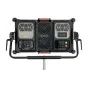 Панельный свет Aputure Nova II 2x1 с черной ручкой и крепежным кронштейном, с вентиляционной решеткой, панелью управления с кнопками и портами, а также элементами брендинга.