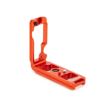 3 Legged Thing ZOOEY QD 110mm Arca L Bracket - oranzā magnija sakausējuma L-vērtikāliņš ar ātras atvienošanas funkciju un vairākiem aksesuāru montāžas punktiem.