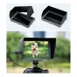 Feelworld FW759 PRO 7" HDMI монитор с защитным кожухом, отображающий крупный план собаки, держащей красный предмет, подключенный через USB, идеален для профессионального видеонаблюдения