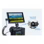 Feelworld FW759 PRO 7" HDMI Монитор с наклоном на 180° и поворотом на 360°, отображающий горный пейзаж на экране 1280x800 IPS
