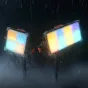 Два светодиодных панельных света Godox P1200R Hard P8 KNOWLED RGB, установленных на стойках под сильным дождем, освещенные яркими желтыми, синими и фиолетовыми оттенками. Капли воды стекают с панелей и стоек, создавая драматичну