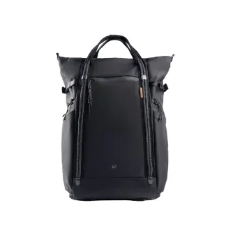 PGYTECH OneGo Roamer Tote Backpack 18L matēta melna kameras soma ar divām augšējām rokturiem, sānu sasprindzinājuma siksnām un priekšējo rāvējslēdzēja kabatu kameras rīkiem un ikdienas lietām.