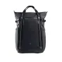 Elegants melns PGYTECH OneGo Roamer Tote Backpack 25L ar divām nēsāšanas rokturiem, regulējamiem nodalījumiem un atsevišķiem nodalījumiem fotoaprīkojumam un ikdienas lietām.