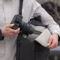 PGYTECH OneGo Roamer Tote Backpack 25L (Matte Black) ar kameru un regulējamiem dalītājiem fotogrāfijas aprīkojumam
