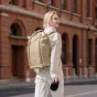 PGYTECH OneGo Roamer Tote Backpack 25L (Sand Khaki) - divu veidu nēsāšanas dizains ar elastīgiem nodalījumiem, ergonomisku komfortu un speciālu uzglabāšanu fotoaprīkojumam un ikdienas lietām