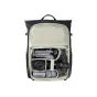 Gaisa skats uz atvērtu PGYTECH OneGo Roamer Tote Backpack 25L Sand Khaki, demonstrējot sakārtotas nodalījumus ar Sony kameru, dronu, objektīviem un akumulatoriem.