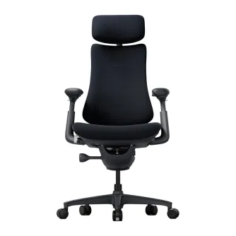LiberNovo Omni 48 cm ergonomiskais krēsls melnā krāsā ar augstu atzveltni, galvas balstu, regulējamiem roku balstiem un piecu riteņu pamatni optimālai atbalsta un komforta nodrošināšanai.