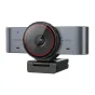 Emeet SmartCam C960 Ultra webkamera, kas uzstādīta uz regulējama statīva, ar apaļu objektīvu ar sarkanu gredzenu, zilu indikatora gaismu un tekstu '4K 30FPS', viss eleganta alumīnija korpusā uz vienkārša balta fona.