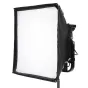 Litepanels Snapbag Softbox Gemini 1x1 ar noņemamu baffle, melnu rāmi un baltu difuzoru, uzstādīts uz gaismas statīva, sānskats, kas izceļ pop-up dizainu un sudraba iekšpusi.