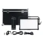 NANLUX Dyno 650C RGBWW LED Soft Panel Light ar Ārkasi, difuzoru, barošanas kabeļiem un aksesuāriem sakārtoti kārtīgi.