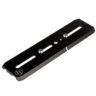 Sachtler Sideload Plate M, a black anodized aluminum tripod accessory featuring two elongated slots, two silver adjustment screws, and a compact design.