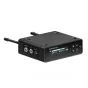 Sennheiser EW-DP ME2 SET portatīvā digitālā UHF bezvadu lavalier mikrofona sistēma ar divām antennām, priekšējais LCD ekrāns, XLR izeja un USB-C barošanas ports.
