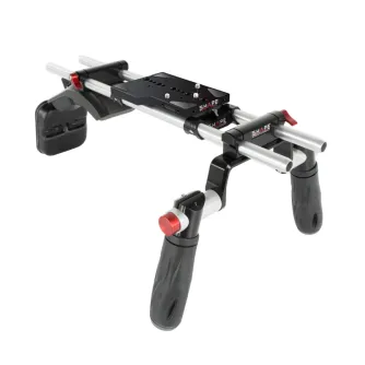 Shape Canon C200 Shoulder Mount (C200SM) с 15‑мм стержнями, быстрорегулируемыми ручками, мягкой плечевой поддержкой и ЧПУ обработанным алюминием, полностью собранный на белом фоне