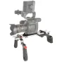 Shape C200SM плечевой крепеж для Canon C200, с 15‑мм стержневой системой, быстро регулируемыми эргономичными ручками с красными кнопками, мягкой подушкой для плеча и обработанным алюминием.