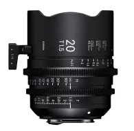 Tuvplāns Sigma FF High Speed Prime 20mm T1.5 E-Mount videolēca ar baltām tekstu atzīmēm par fokusa attālumu un apurtūru. Pievienota objektīva atbalsta kāja, redzams priekšējais elements uz vienkārša balta fona.Tuvplāns Sigma FF High Speed Prime 20mm T1.5 E-Mount videolēca ar baltām tekstu atzīmēm par fokusa attālumu un apurtūru. Pievienota objektīva atbalsta kāja, redzams priekšējais elements uz vienkārša balta fona.