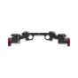 Wooden Camera 15mm LWS Crossbar for Elite Handheld Systems, melna anodizēta alumīnija krusto ar sarkanām krāsām un nerūsējošā tērauda pogām, pivotējošās rosetes 15mm LWS sliežuļiem, saderīgs ar ARRI dovetail, izcelts uz balta fo