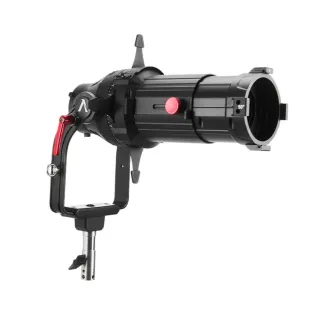 Aputure Spotlight Mount II 50° Kits ar 50° ellipsoidālo objektīvu, melna metāla korpuss, sarkanais regulēšanas pogs, sarkanais sānu svirs un montāžas kronšteins ar sudraba stieni, paredzēts ProLock un Bowens LED ierīcēm