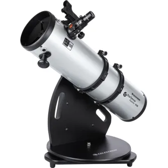 Celestron StarSense Explorer 150mm Dobsonian telescope со смартфонным доком, серебряной оптической трубой, черной настольной базой и аксессуарами на чистом белом фоне.