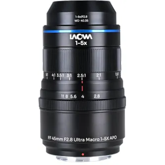 Laowa 45mm f/2.8 1-5X Ultra Macro APO objektīvs, Nikon F montāža, tuvplānā ar priekšējo elementu, zoom gredzenu un fokusa atzīmēm, zilu akcentu svītru un sarkanu izlīdzināšanas punktu.