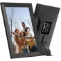 AgfaPhoto Realiview APF1000 10‑дюймовая черная Wi‑Fi цифровая фоторамка, показывающая семейную фотографию, с регулируемой подставкой и текстурированной задней панелью с этикеткой и портами USB/microSD.