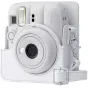 Baltā Fujifilm Instax Mini 13 aizsargājošā soma ar regulējamu plecu siksnu, priekšējais skats, kas rāda objektīvu un foto glabāšanas kabatu