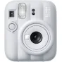 Белая инстант-камера Fujifilm Instax Mini 13 в переднем виде, с большим круглым объективом, встроенной вспышкой, кнопкой таймера и видоискателем, с надписью 'instax mini 13' на боковой стороне.