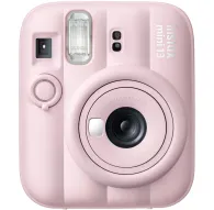 Candy pink Fujifilm Instax Mini 13 instant camera priekšējais skats ar 60 mm objektīvu, iebūvētu zibspuldzi, taimeri un selfie spoguli.Candy pink Fujifilm Instax Mini 13 instant camera priekšējais skats ar 60 mm objektīvu, iebūvētu zibspuldzi, taimeri un selfie spoguli.