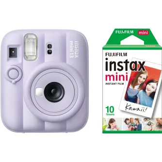 Лиловая Fujifilm Instax Mini 13 моментальная камера рядом с зеленой упаковкой Fujifilm instax mini film, содержащей 10 листов кредитного размера.