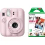 Розовая Fujifilm Instax Mini 13 камера с встроенной вспышкой и селфи-таймером рядом с зеленой упаковкой Fujifilm Instax Mini на 10 листов, где показан пример фото с надписью Kawaii!