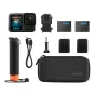GoPro HERO13 Black sporta kameras komplekts ar kameru, plūsto rokturi, divām Enduro baterijām, izliektiem līmējošiem stiprinājumiem, stiprinājuma sprādzi, USB‑C kabeli un melnu pārvadāšanas somu, visi izkārtoti uz baltā fona.