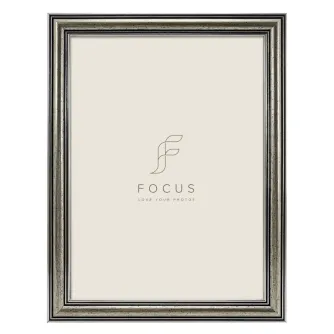 FOCUS Holly Silver 10x13 foto ramka ar sudrabu pilsētu, realu ģlassu glēzību, MDF pēdā, viegli polistirēna materiāls, 20 mm plašā profilā, paslēdz 10×13 cm attēlu, uzvertīgo vai horizontālo orientāciju