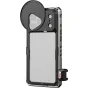 SmallRig 6901 Standartais ķēpa Kitiņa iPhone 18 Pro Max, melna alūminija ķēpa ar 67 mm pievienotajā filtru pēdā, SR‑MicroSlide sliežu ceļi un ķēpa ziveru montažas punkti, bokas izsaukuma slotes pieejamas.