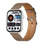 COLMI C28 smartwatch ar sudrabu metalu krāsas atslēgu un krāsu leātra pēdām, ar 1,93‑inčes AMOLED ekrānu, kas parādītas laiks, datums, weather un ģērmeņu metriques.