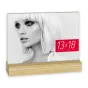 Zep AQ468N Dresda Natural рамка с прозрачным стеклом и тёплым деревянным покрытием, размер 15×20 см, отображает черно‑белый портрет женщины с короткой белой прической.