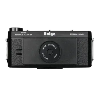 Holga 120WPC melna platā panorāmas pinhole kameras augšējā skats, redzami fronta zīmogs ar 0,3 mm pinhole, f/135, 6×12 cm vidējā formata filmu, lomography