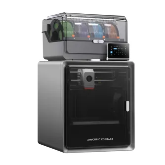 ANYCUBIC Kobra S1 ACE 2 Pro Kombi aizverta CoreXY 3D printeris ar transparentā augšējā kapšā, kas parādītas četri krāsu ACE 2 Pro filtru spāres, 4,3‑inčā skrinā un sudrabu ķēdes, un ANYCUBIC KOBRA S1 rakstīts kautra pēdā.