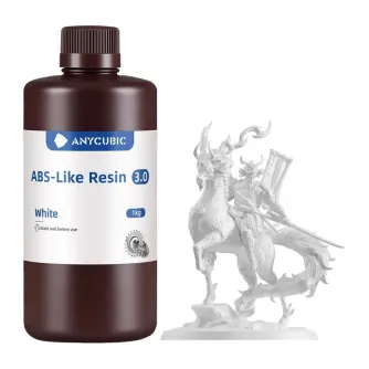 ANYCUBIC baltā ABS‑Like Resin 3.0 1 kg bokalis pie detalietējas baltās 3D‑printētas kāpu un zirgu figurīnas, kas parādina augstākās detāļas izšūtas LCD/DLP 3D printeriem.
