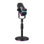 Fifine AM8 Pro S dinamiskais mikrofonis ar RGB izglītītāju uz regulējam stāvam, frontālais skats par USB un XLR ieslēgiem, melna krāsas