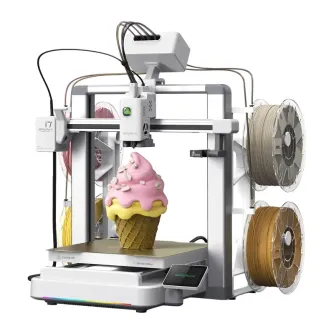 Creality SparkX i7 Nano Combo 3D printer ar multikāršūnu iespēju, parādīts rozīnā glāzētais ķīmnieks uz zelta būves plaknē, divas spīlētas (beiges un zelta) uz labi, un aktivā touchscreen hārads.