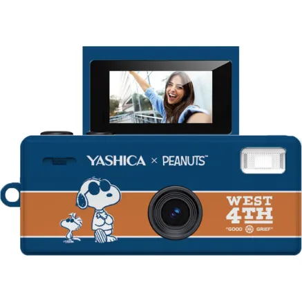 YASHICA Funtastic Keychain Camera (Basketball Snoopy)