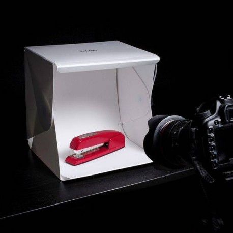 Vairs neražo - Mini gaismas kaste ar LED gaismām, baltu un melnu fonu PS-01