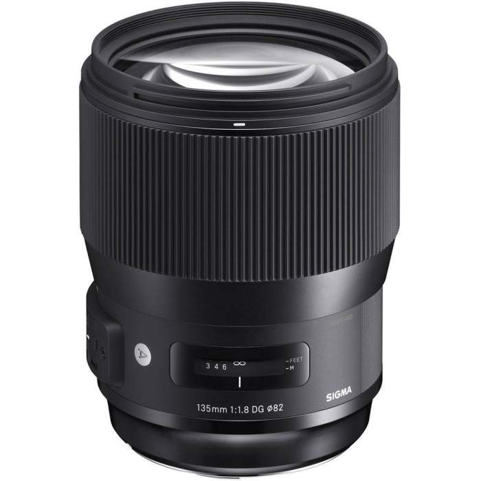Объективы - Sigma 135mm f/1.8 DG HSM Art lens for Canon 240954 - купить сегодня в магазине и с доставкой