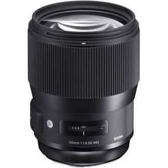 Sigma 135mm f/1.8 DG HSM Art lens for Nikon