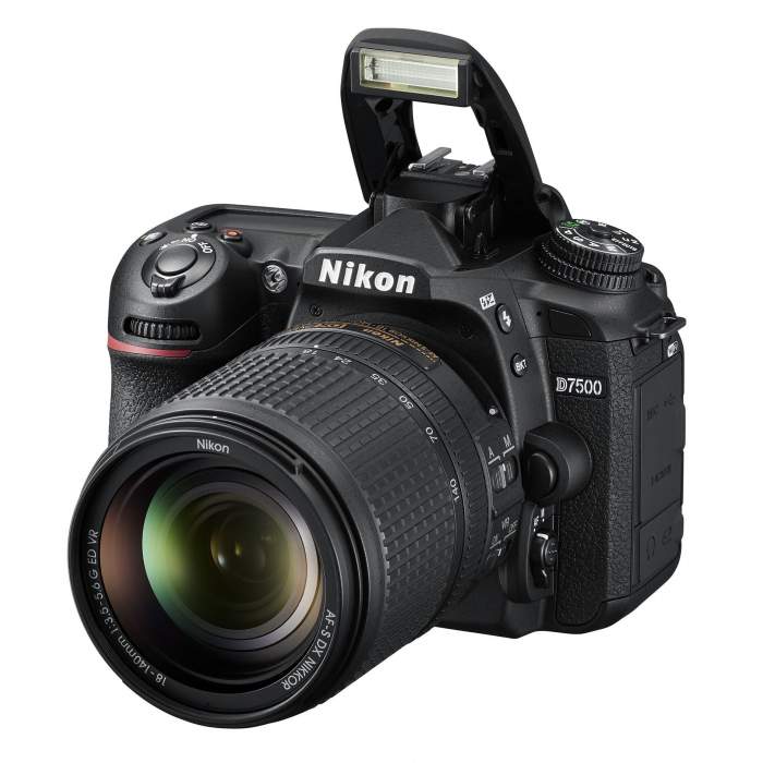 Spoguļkameras - Nikon D7500 + 18-140 VR kamera kit - ātri pasūtīt no ražotāja