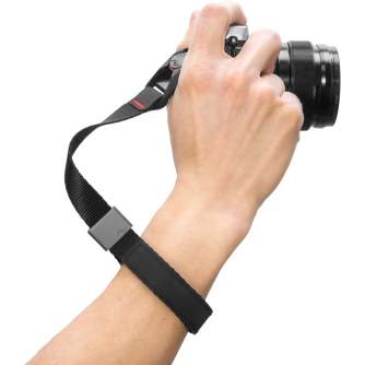 Kameru siksniņas - Peak Design wrist strap Cuff, charcoal - купить сегодня в магазине и с доставкой